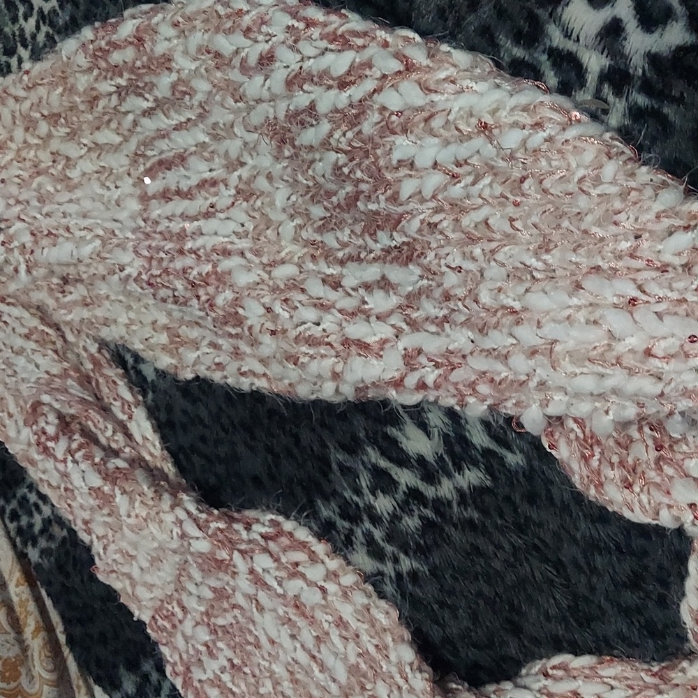 6 For $10 All Scarves For $5 Floral, Pink, Navy,  and Plaid Scarves Set - Picture 13 of 16